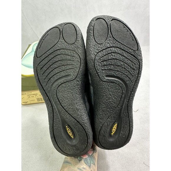KEEN Howser III Slide Black Plaid Womens 5.5 EUC - Picture 6 of 7